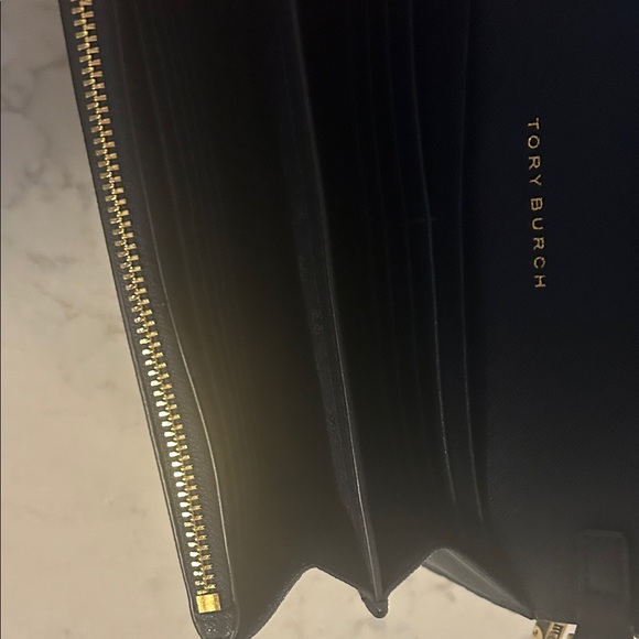 Tory Burch Navy Crossbody Bag with Gold Chain - Picture 3 of 3